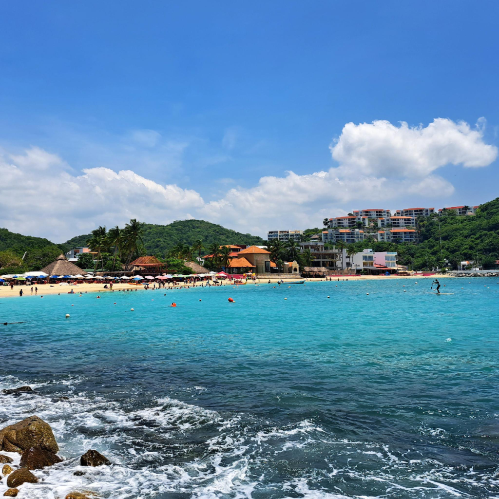 Playa la Crucecita - Chahue, Huatulco, Oaxaca, México. Julio 2022